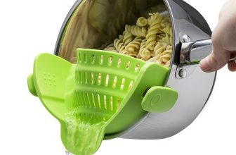 Hanging strainer for pasta